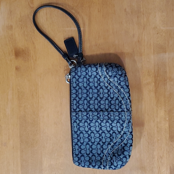 Coach wristlet - Picture 2 of 4